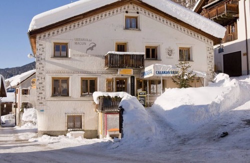 Tschlin House | Chasa Macun – Spacious vacation home with professional kitchen in the mountain village of Tschlin