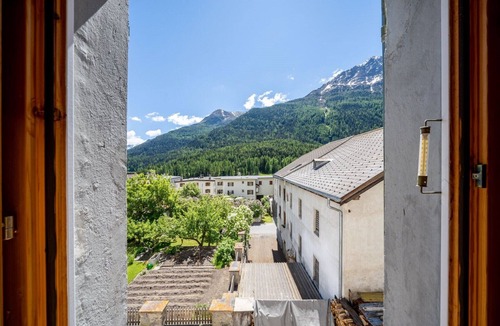 Lavin Apartment | Chasa Plazza Gronda: Cozy 3.5-room apartment with elevator, chemineé and underground garage