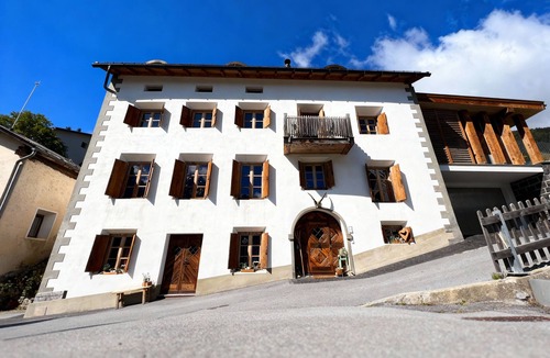 Sent Ski Chalet | Chasa Sentima – luxurious Engadin Villa with panoramic views, hot tub, and sauna