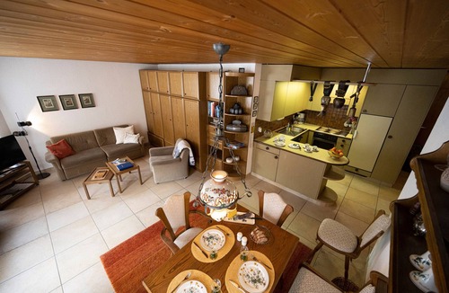 Engadin Scoul Apartment | Chasa Serras - Döpper: Ideally located cosy 2.5 room flat