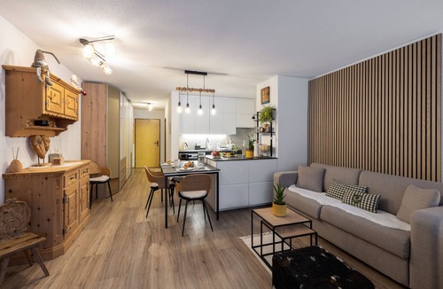 Engadin Scoul Apartment | CHASA TULAI F114: GENEROUSLY RENOVATED ALPENCHIC STUDIO IN HOLIDAY PARK TULAI F114