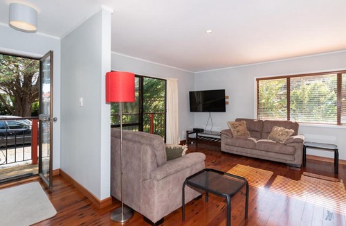 Paihia House | Chasara - Paihia Bach