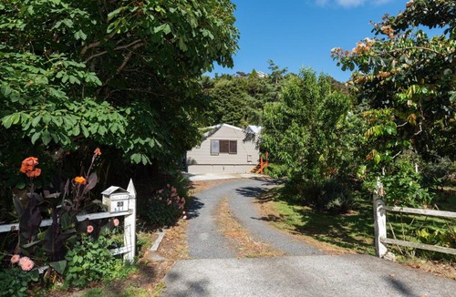 Paihia House | Chasara - Paihia Bach