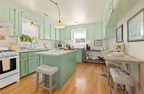 Winslow House | Chase House @ Low-Key Croft, Cozy 2 Bedroom with Hot Tub