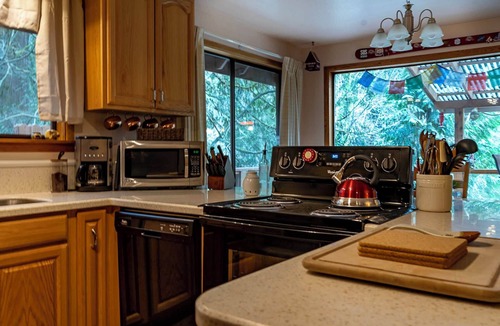 Lime Kiln House | Chase’s River Cabin Over River Deck Hot Tub