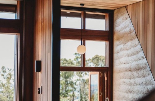 Canobolas Apartment | Chaser Studio @ Basalt: Luxurious One-Bedroom Architecturally Designed Studio