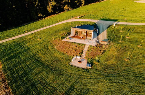 Canobolas Apartment | Chaser Studio @ Basalt: Luxurious One-Bedroom Architecturally Designed Studio