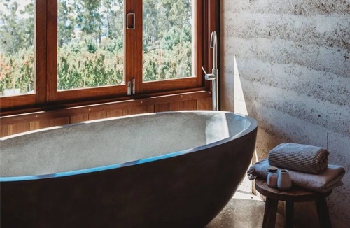 Canobolas Apartment | Chaser Studio @ Basalt: Luxurious One-Bedroom Architecturally Designed Studio