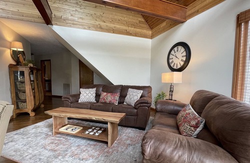 Hardin House | Chasing Ky Lake - Sport Court, Firepit, Sleeps 10