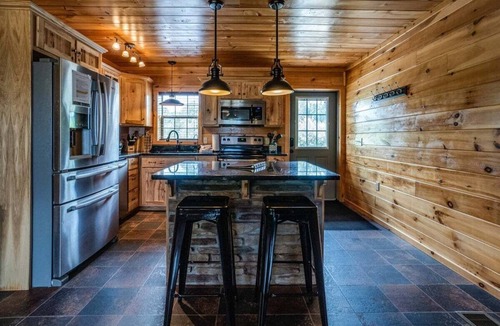 Himrod Cabin | Chateau: 3 bedroom cabin with hot tub, pool table, lake view