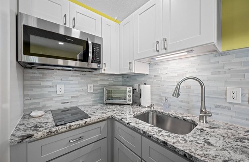 Belleair Beach Condo | 🌊Chateau 3E - Beach front complex! Pool is Closed🌊