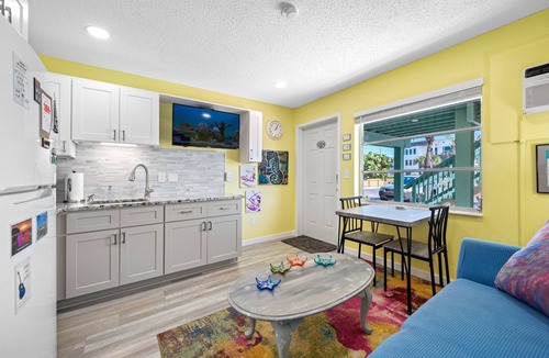 Belleair Beach Condo | 🌊Chateau 3E - Beach front complex! Pool is Closed🌊