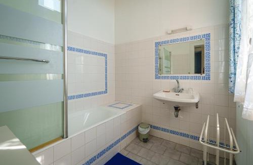 Chenehutte-Treves-Cunault Bed & Breakfast | Chateau avec une vue sur la Loire