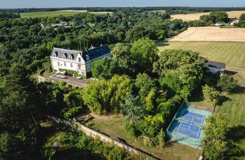 Chenehutte-Treves-Cunault Bed & Breakfast | Chateau avec une vue sur la Loire