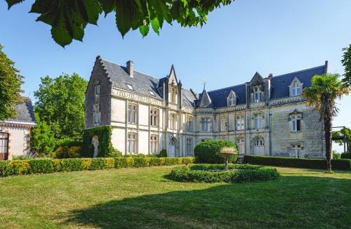 Chenehutte-Treves-Cunault Bed & Breakfast | Chateau avec une vue sur la Loire