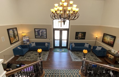 I-435 West KC-KS Hotel | Chateau Avalon Hotel & Spa