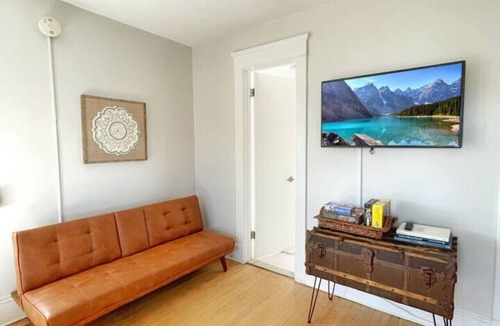 Dwight Condo | Chateau Blanc Yale Located Downtown