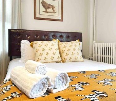 Dwight House | Chateau Blanc Yale Located Downtown