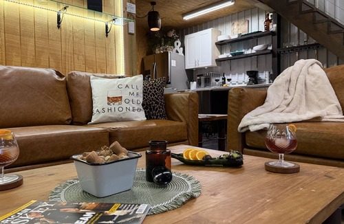 Clyde House | Chateau Bourbon – Luxury Whiskey Lounge Retreat