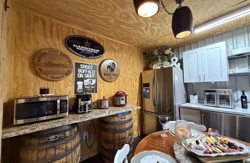 Clyde House | Chateau Bourbon – Luxury Whiskey Lounge Retreat