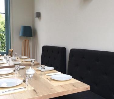 Aubry-du-Hainaut Hotel | Chateau D'aubry