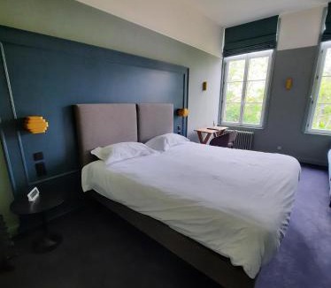 Aubry-du-Hainaut Hotel | Chateau D'aubry