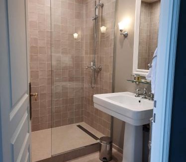 Aubry-du-Hainaut Hotel | Chateau D'aubry