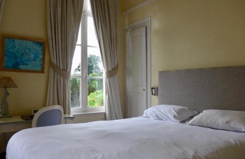 Aubry-du-Hainaut Hotel | Chateau D'aubry