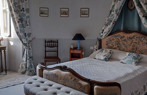 Saint-Sulpice-en-Pareds Bed & Breakfast | Chateau de la Mothe