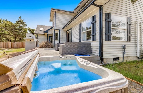 Bayshore House | Chateau De Bay