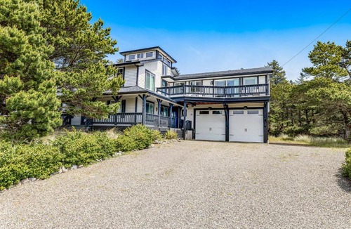 Bayshore House | Chateau De Bay