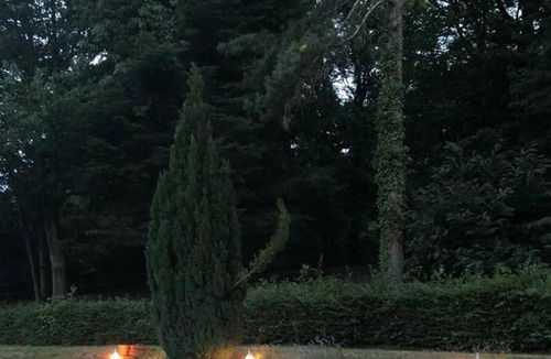 Villeneuve-de-Marc Bed & Breakfast | Chateau de Bonnevaux