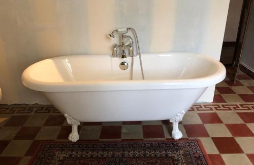 Montourtier Bed & Breakfast | Chateau de Bourgon