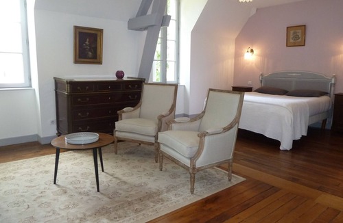Saint-Menoux Bed & Breakfast | Chateau De Clusors