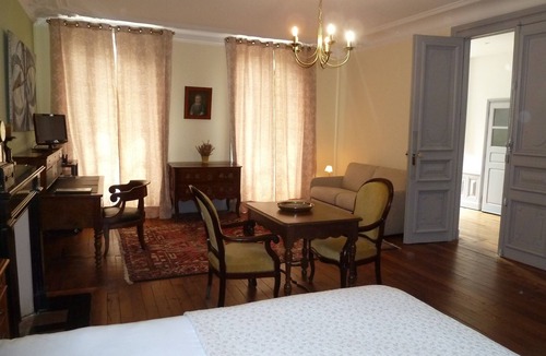 Saint-Menoux Bed & Breakfast | Chateau De Clusors