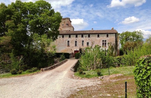 Daignac House | Château de Curton Cottage with Private Garden and Wi-Fi in Daignac