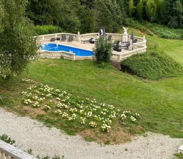 Saint-Leger-de-Fougeret Villa | Chateau de Clinzeau