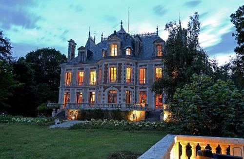 Saint-Leger-de-Fougeret Villa | Chateau de Clinzeau