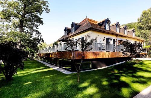 Port-Lesney Hotel | Chateau De Germigney