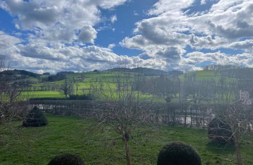 Varennes-sous-Dun Bed & Breakfast | Chateau de GRANDVAUX