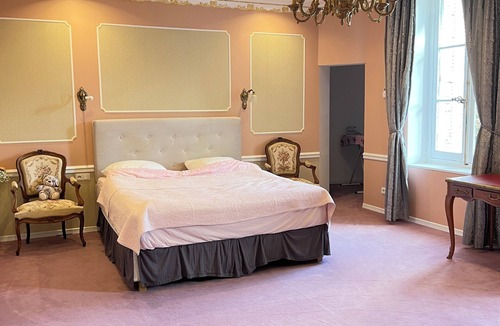 Salles-en-Toulon Other | Chateau de la Brillere