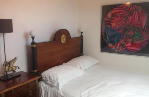 Loge-Fougereuse Bed & Breakfast | Chateau De La Goujonnerie