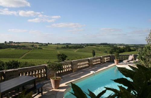 Bourg-sur-Gironde Bed & Breakfast | Chateau de la Grave