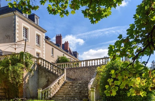 Nazelles-Negron Apartment | Chateau de la Huberdiere