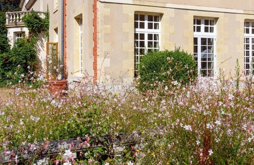 Nazelles-Negron Apartment | Chateau de la Huberdiere