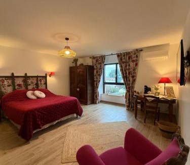 Lens-Lestang Bed & Breakfast | Chateau de la Saone