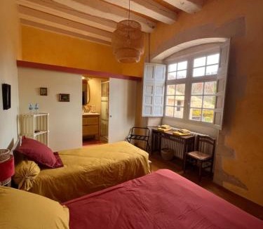 Montignac-Charente Bed & Breakfast | Chateau de Lugérat