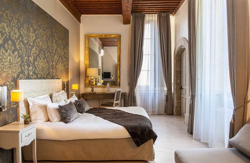 Uchaux Hotel | Chateau De Massillan