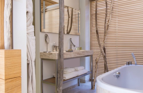 Uchaux Hotel | Chateau De Massillan
