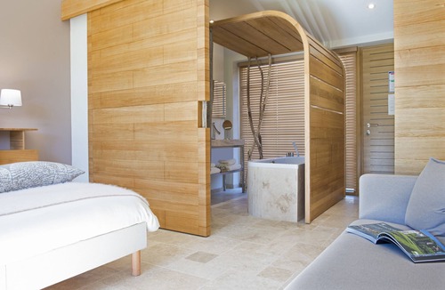 Uchaux Hotel | Chateau De Massillan